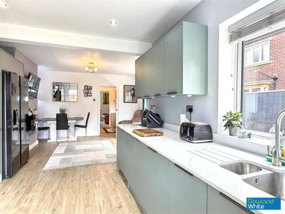 3 bed Semi-Detached for sale Image 7
