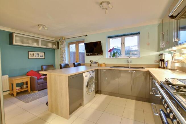 KITCHEN/BREAKFAST ROOM