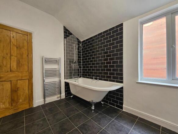 Bathroom (1).jpg