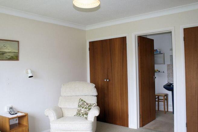 Bedroom to en-suite