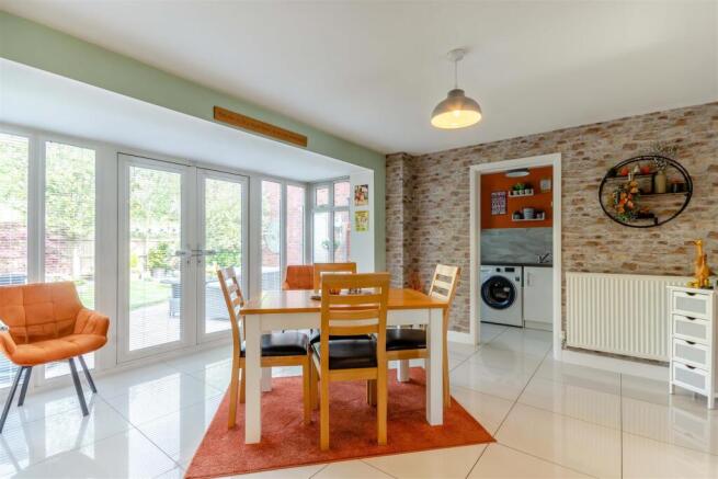 8690582-interior14.jpg