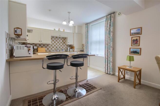 2 bed Flat for sale Image 7