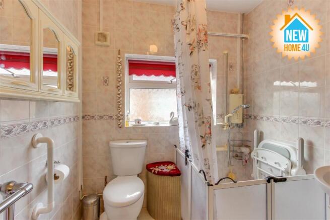 FAMILY BATHROOM: