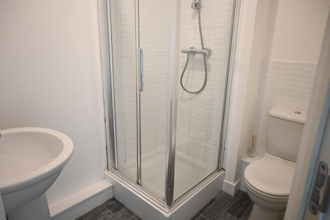 2 bed Apartment to rent Image 6