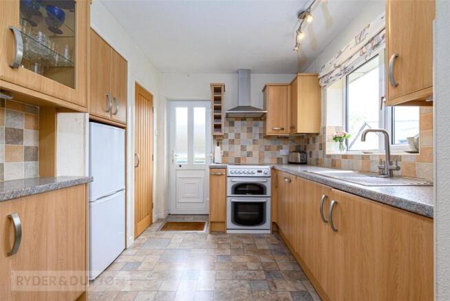4 bed Bungalow for sale Image 9