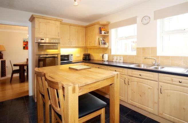 7007_Cawthorn Close.