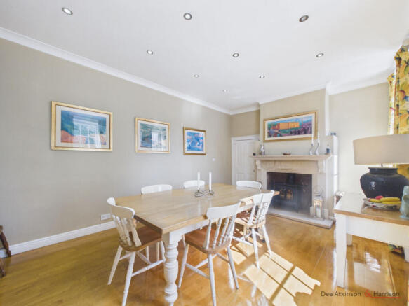 6 bed Detached for sale Image 11