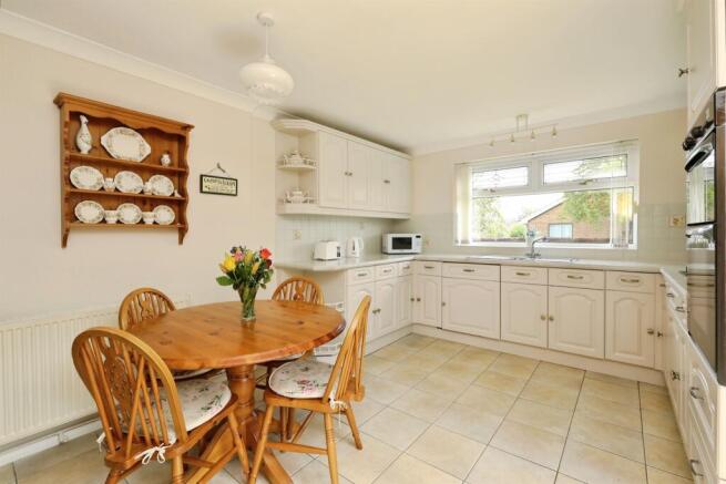 3 bed Detached Bungalow for sale Image 9