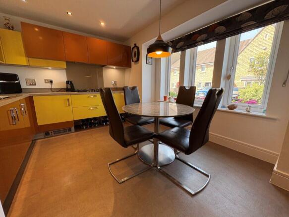 3 bed Semi-Detached for sale Image 8