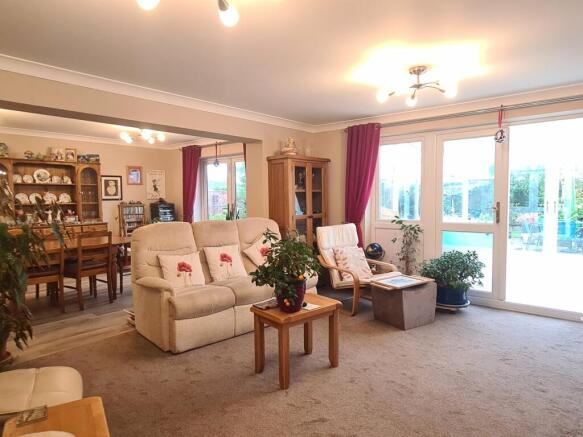 Lounge & Dining Room
