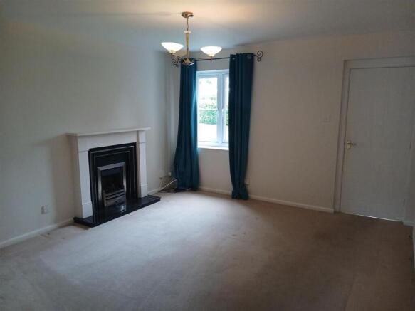 22 emanuel close lounge...jpg