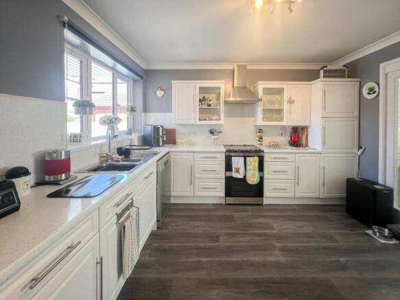 3 bed Detached Bungalow for sale Image 10