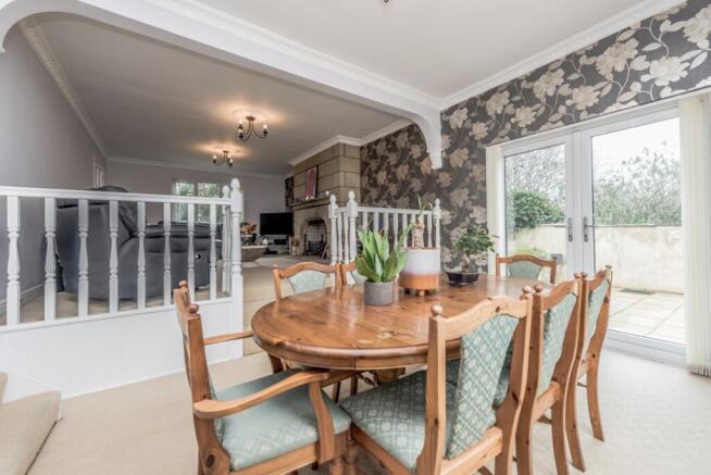 5 bed Detached for sale Image 5