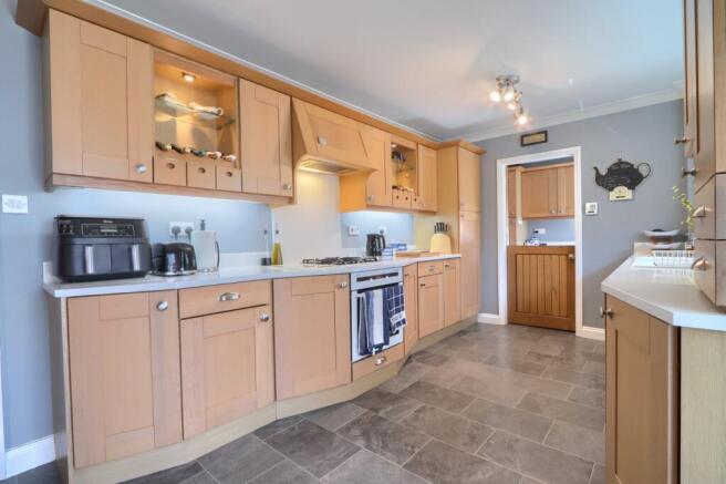 4 bed Detached for sale Image 12