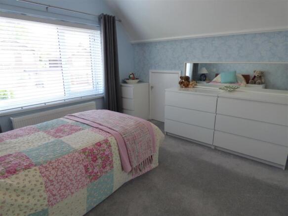 BEDROOM 2