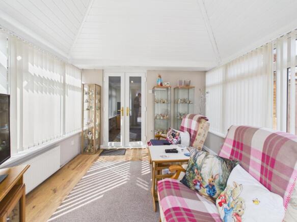 2 bed Semi-Detached Bungalow for sale Image 11
