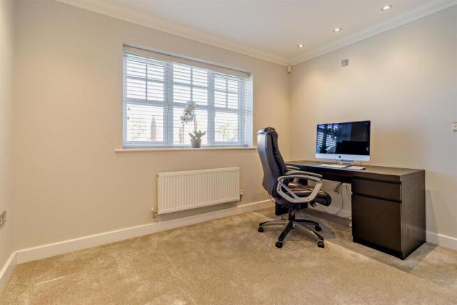 4 bed Detached for sale Image 8