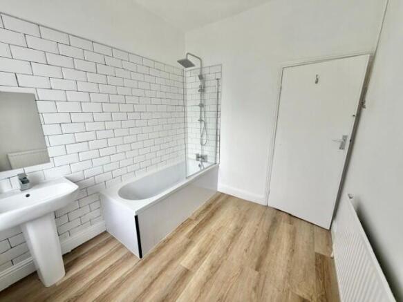 2 bed House to rent Image 10