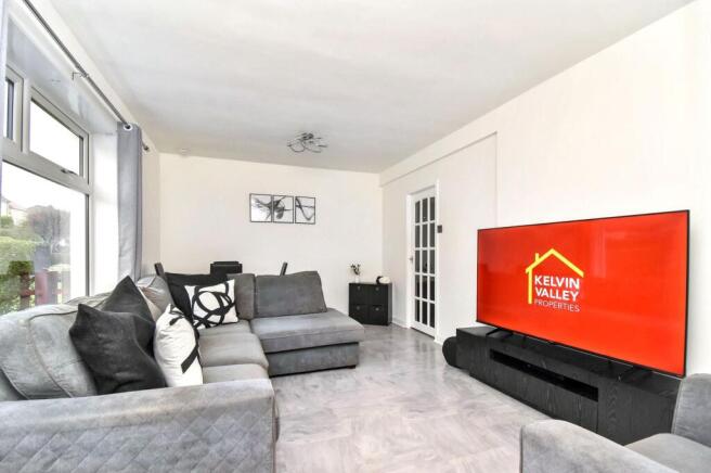 Lounge/Dining Angle 1