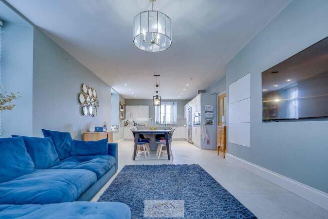 4 bed Semi-Detached for sale Image 8