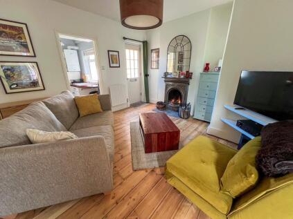 Hurst Road, West Molesey, KT8