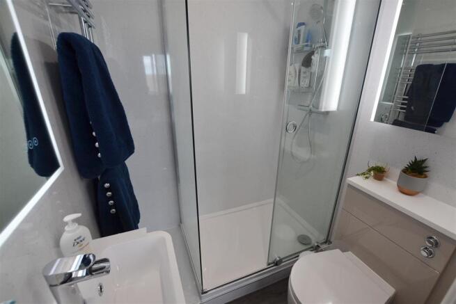 ensuite.JPG
