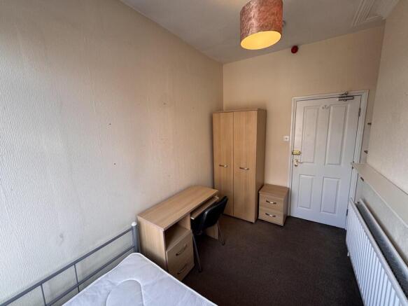 1 bed House Share to rent Image 12