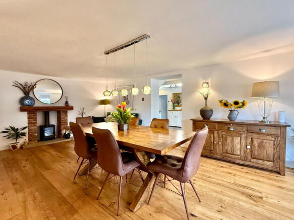 4 bed Link Detached House for sale Image 9