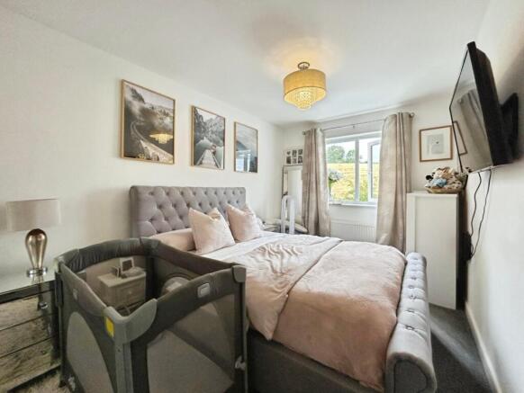 3 bed Semi-Detached for sale Image 12