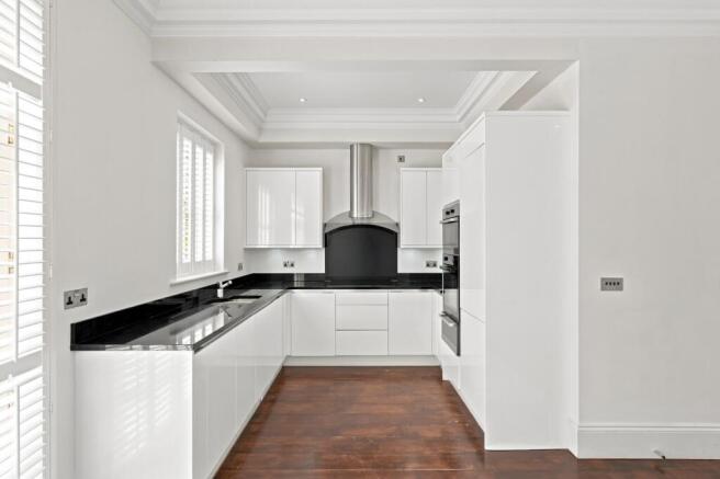 5 bed House to rent Image 5