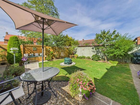 3 bed Semi-Detached Bungalow for sale Image 10
