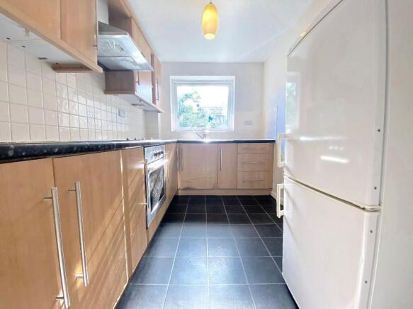 2 bed Apartment to rent Image 4