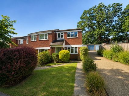 Angus Close, Chessington, KT9