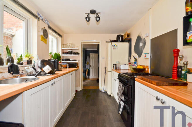 Kitchen (2).JPG