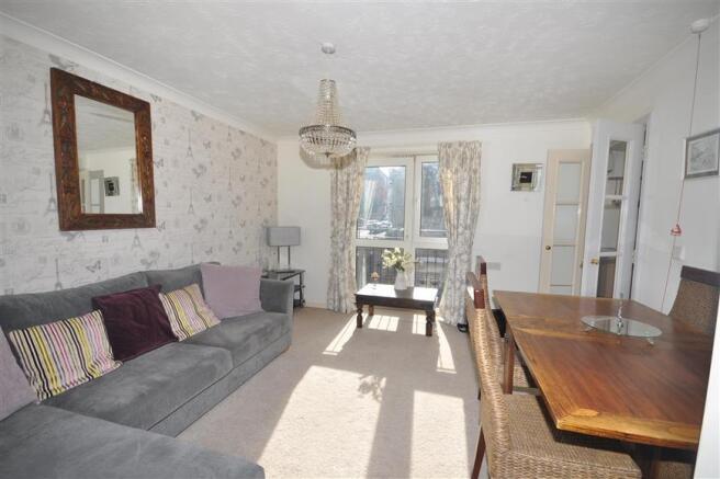 Lounge/ Dining Area