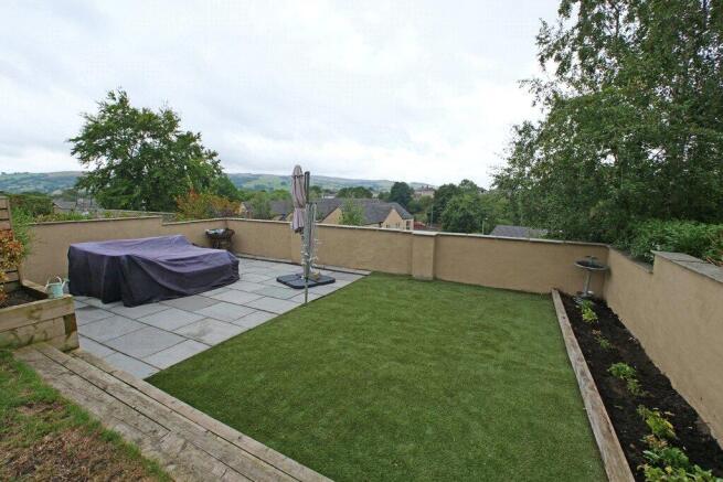 3 bed Semi-Detached for sale Image 2