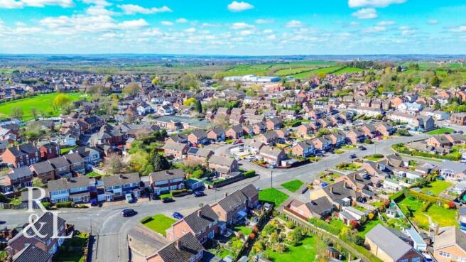 8 Larch Road (39).jpg