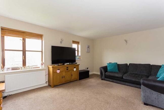 28 Broadway Close-5
