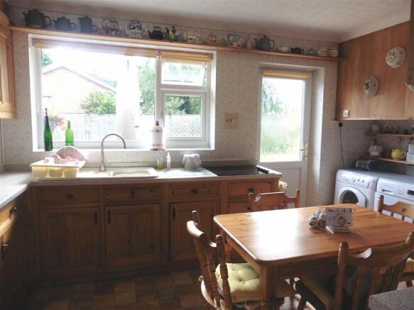 Breakfast kitchen (rear)
