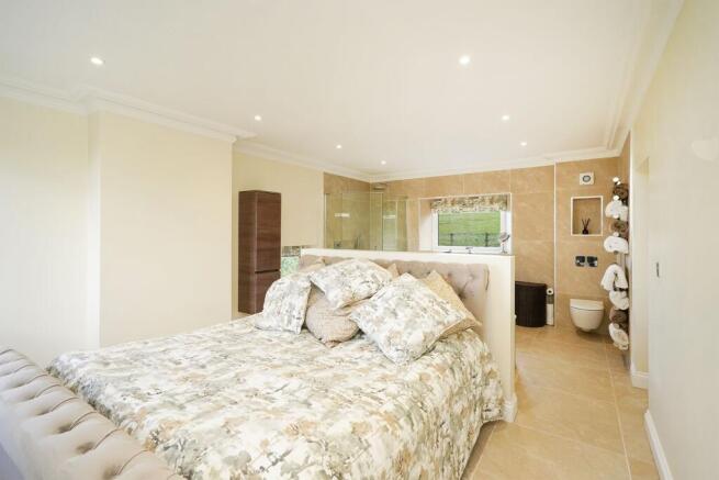 4 bed Detached for sale Image 12