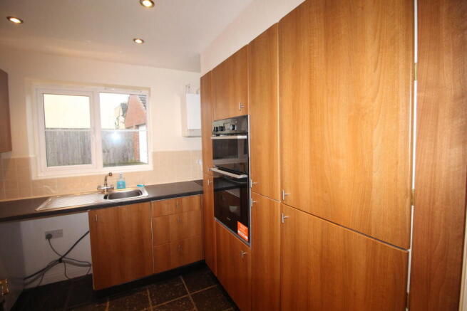 Isis Close, Calne photo 4