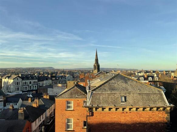 3 bed Flat for sale Image 8