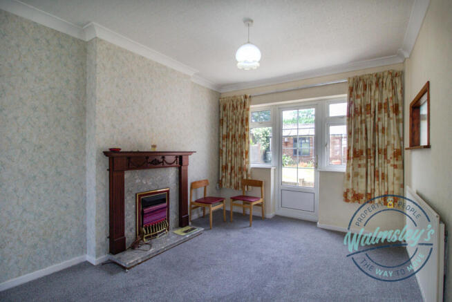 Dining area with patio door to garden_1