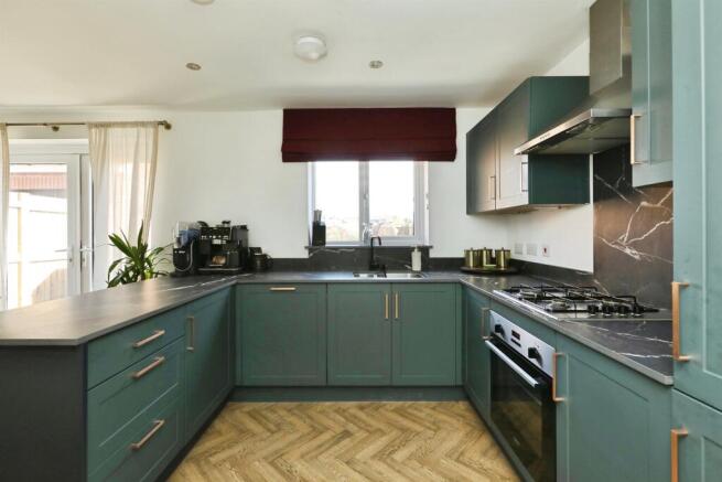 3 bed Detached for sale Image 5