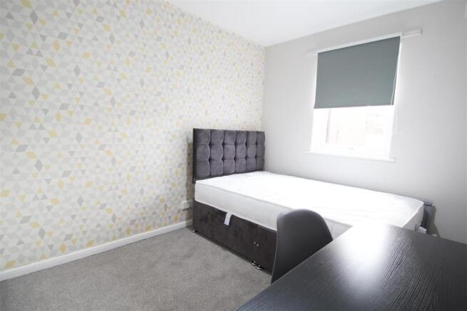 4 bed Flat to rent Image 7