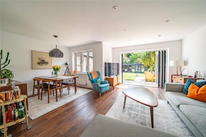 5 bed Detached for sale Image 12
