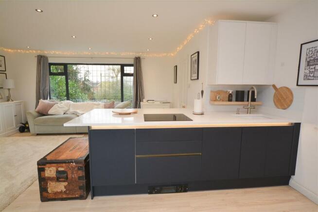 Kitchen to lounge.jpg