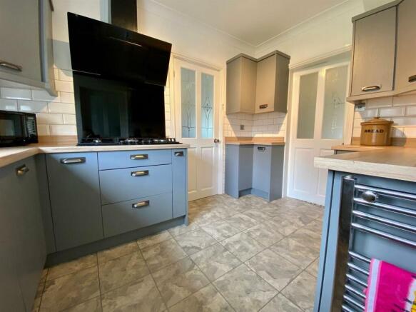 kitchen 2.jpg