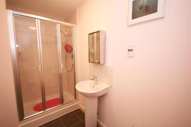 EN-SUITE SHOWER ROOM