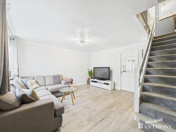 CAM03218G0-PR0814-STILL001